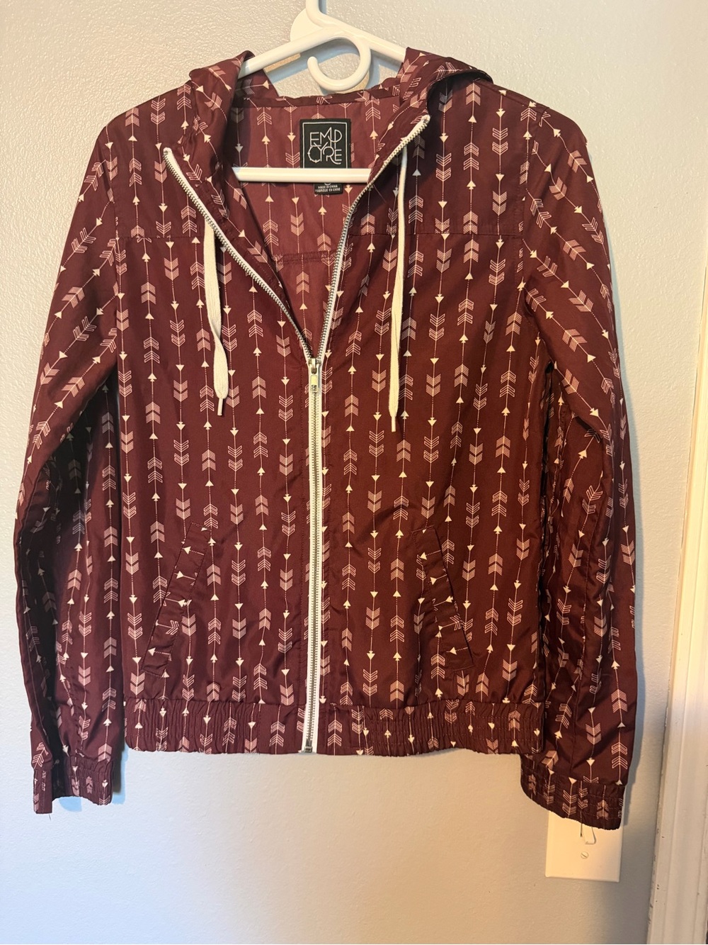 Women's Maroon Arrow-Print Hooded Windbreaker